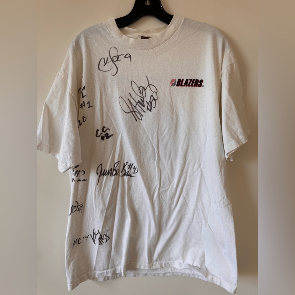 Vintage Portland Trail Blazers 100% Cotton T-Shirt Multiple Players Signatures